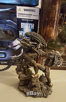 McFarlane Alien & Predator Playset AVP Birth of Hybrid Palisades Micro Statues