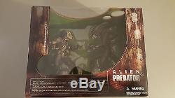 McFarlane Alien & Predator Playset AVP Birth of Hybrid Palisades Micro Statues