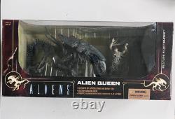 McFarlane Alien Queen Deluxe Figure Movie Maniacs 6 Xenomorph Sealed
