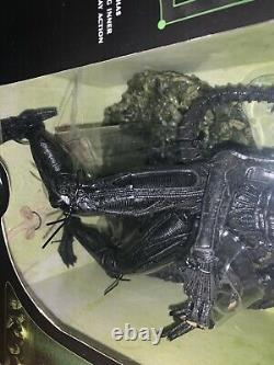 McFarlane Toys 12 inch Alien & Predator Xenomorph Action Figure -SEALED IN BOX