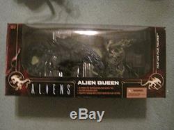 McFarlane Toys Movie Maniacs Series MM4 Aliens Alien Queen Box Set