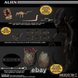 Mezco One12 Collective Alien Alien DLX