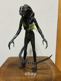 Movie Masterpiece Alien 2 1/6 Scale Figure Alien Warrior (Battle Damage Version)
