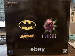 NECA 2019 Batman VS Alien Exclusive 2pack, Used/complete