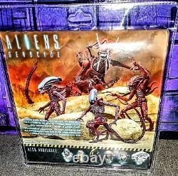 NECA ALIENS Toys R Us Exclusive GENOCIDE 2-Pack RED XENOMORPHS MISB #949