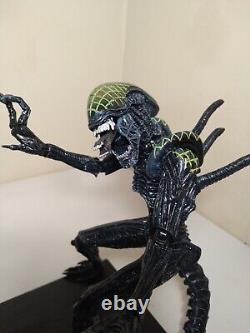 NECA AVP GRID ALIEN VS CELTIC PREDATOR RIVALRY used 2-PACK DIORAMA U. S. SELLER