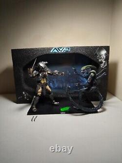 NECA AVP GRID ALIEN VS CELTIC PREDATOR RIVALRY used 2-PACK DIORAMA U. S. SELLER