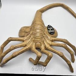 NECA Aliens Facehugger 11 Scale Life Size Foam Replica Figure Adjustable New