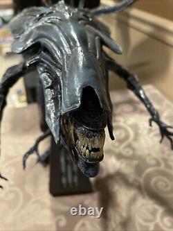 NECA Aliens Xenomorph Queen Ultra Deluxe Action Figure