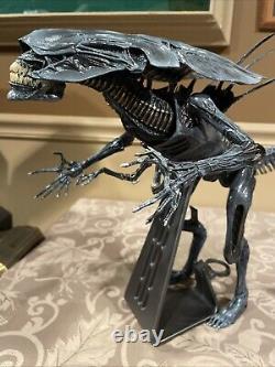 NECA Aliens Xenomorph Queen Ultra Deluxe Action Figure