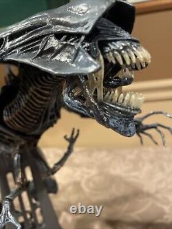 NECA Aliens Xenomorph Queen Ultra Deluxe Action Figure