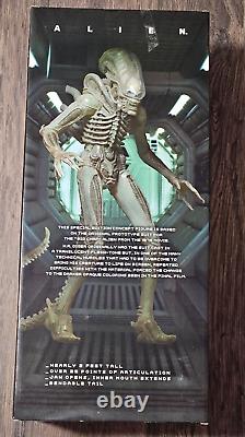 NECA Aliens Xenomorph Translucent Prototype Suit 22 Concept Figure 1/4 Scale