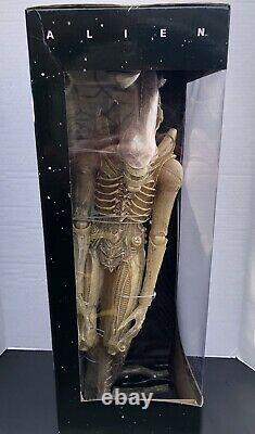 NECA Aliens Xenomorph Translucent Prototype Suit 22 Concept Figure 1/4 Scale