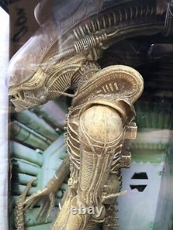 NECA Aliens Xenomorph Translucent Prototype Suit 22 Concept Figure 1/4 Scale