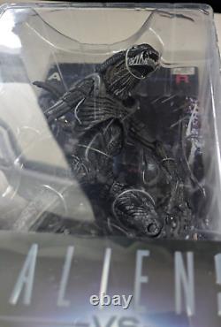 NECA Aliens vs Predator Requiem Alien Warrior Brand New in Original Packaging