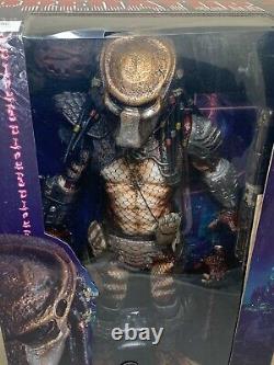 NECA PREDATOR 2 MASKED CITY HUNTER Alien 18 1/4 Scale action figure DAMAGED