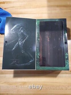 NECA Predator Aliens Open Boxes