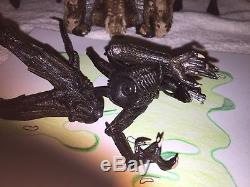 NECA Predator Figure Lot of 4. Elder, Berserker, falconer+ predator trone+ alien d