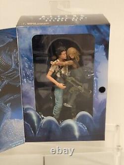 NECA Reel Toys 30th Anniversary Aliens Ripley Rescuing Newt Deluxe Set