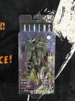 NECA Toys Aliens Series 10 Kenner Tribute Mantis Alien Action Figure Authentic