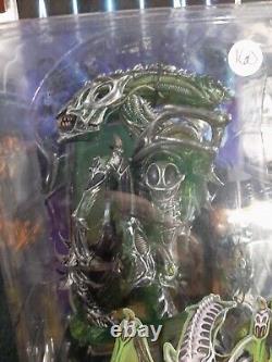 NECA Toys Aliens Series 10 Kenner Tribute Mantis Alien Action Figure Authentic