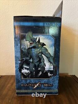 NECA Toys Pacific Rim movie Kaiju AXEHEAD Ultra Deluxe MONSTER figure New Sealed