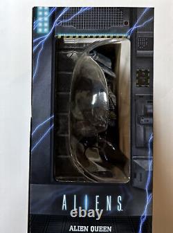 NECAAlien Queen Deluxe Figure