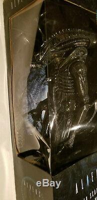 Neca Aliens 1/4 Scale Xenomorph Warrior Blue Figure Misb Moc