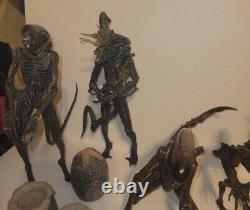 Neca Aliens Huge Lot Xenomorphs Glow In The Dark Eggs Baby Alien Cat Etc