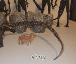 Neca Aliens Huge Lot Xenomorphs Glow In The Dark Eggs Baby Alien Cat Etc