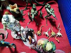 Neca Aliens Hugealien Action Figure Lot 21 Figures + Many Accessories Used