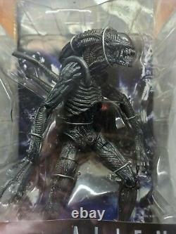 Neca Aliens VS Predator Requiem Alien Warrior Action Figure AVP R