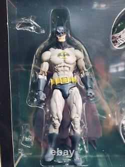 Neca DC Batman VS Aliens NYCC 2019 Exclusive Action Figure Set