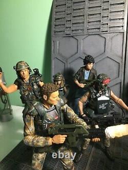 Neca The Ultimate Aliens Display/Collection Figures And Diorama