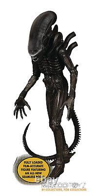 One-12 Collective Alien Deluxe Action Figure