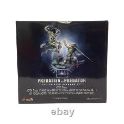 PredAlien VS Predator Painted Diorama Kit AVPR 16 Scale Hot Toys 2008 BRAND NEW