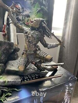 RARE Hot Toys AVPR Diorama Wolf Predator VS Predalien AVP Alien Statue Sideshow