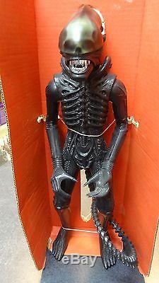 RARE Kenner 18 Alien Action Figure Complete withPartial Packaging Works GREAT