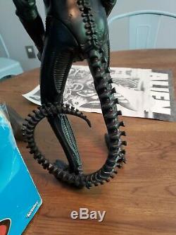Rare complete VINTAGE 1979 18'' ALIEN ACTION FIGURE with DOME, POSTER & Box