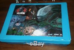 ReAction Alien Figure Lot of 14 and Carrying Case Aliens Action Figures Super 7