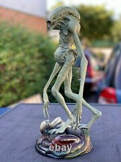 SIDESHOW collect ALIEN RESURRECTION Alien Newborn Statue