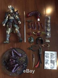 Samurai Predator Hot Toys 1/6 Scale Fully Poseable Figure Alien Vs Predator