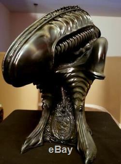 Sideshow Collectibles Alien Warrior Legendary Scale Bust