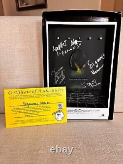 Signed by SIGOURNEY WEAVER 2006 McFarlane Toys Alien 3D Pop Light Up Poster