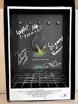 Signed by SIGOURNEY WEAVER 2006 McFarlane Toys Alien 3D Pop Light Up Poster