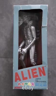 Tsukuda Hobby Alien Warrior 1/5 Scale Soft vinyl Figure Toys'R'Us Exclusive