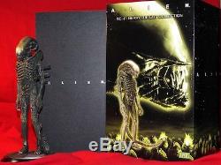 Universal Monsters-alien-heavy Weight Collection-x Plus-12 Figure-with Wood Box