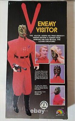 V Enemy Visitor Action Figure 1984 Lizard Alien Human Face Mask Gun & Glasses