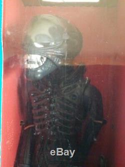 VINTAGE KENNER 1979 ALIEN 18 FIGURE with DOME, BOX & POSTER