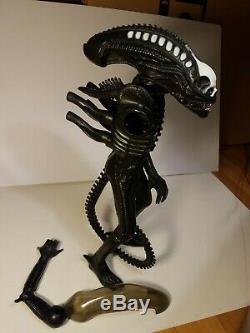 Vintage 1979 KENNER 18 ALIEN ACTION FIGURE with Dome Complete